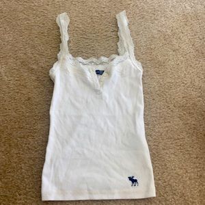 Abercrombie and Fitch size XXS in color white